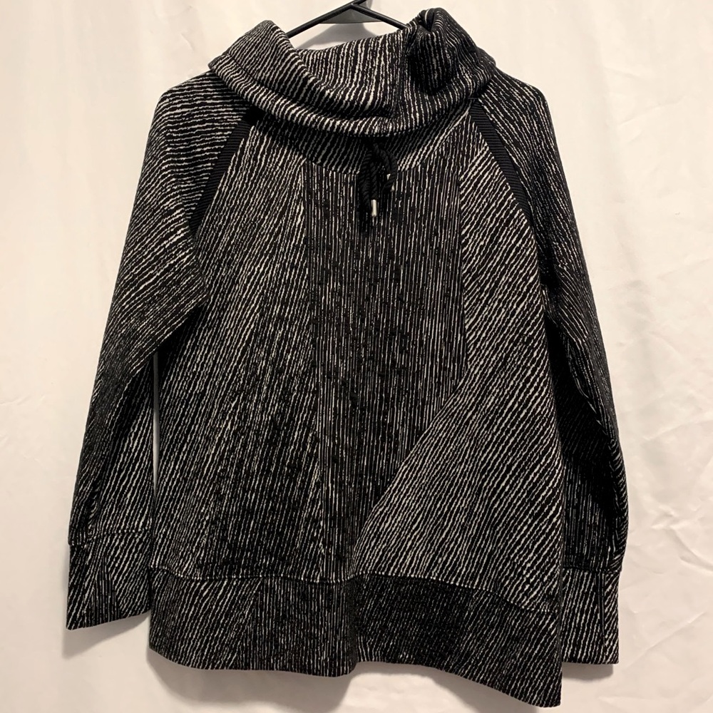 Kirkland Signature Black and White Sweatshirt S